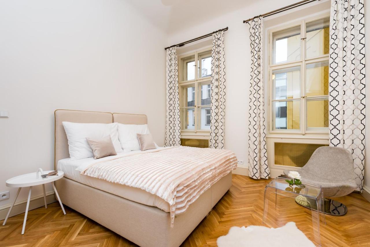 Grand Central Residence By Tkc Prague Exterior photo